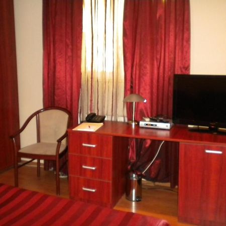 Hotel Ary คลูจ-นาโปกา ภายนอก รูปภาพ